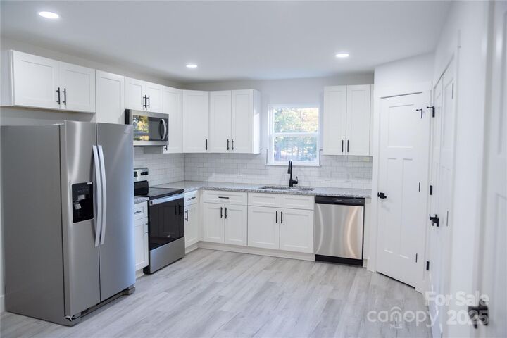 Property Photo: 405 15th Avenue SW NC 28602