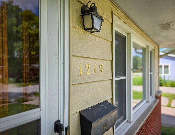 Property Photo: 1219 Arizona Avenue IA 50014