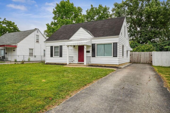 Property Photo: 979 Blenheim Road OH 43224