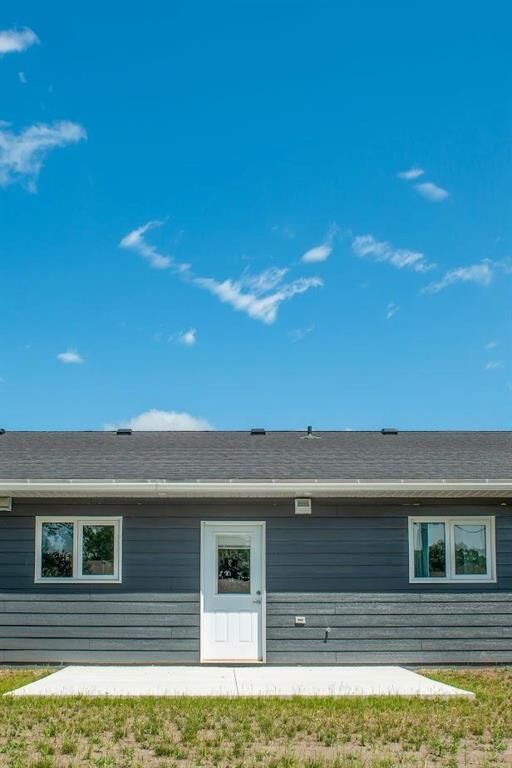 Property Photo:  807 Young Street  MB R0K 1G0 