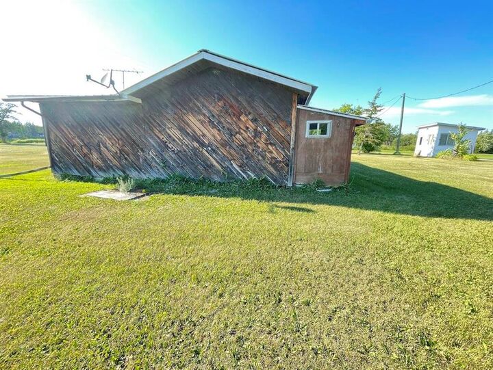 Property Photo:  6 McCraery Drive  MB R0L 2C0 