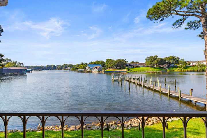 Property Photo: 210 Pelham Road 109B FL 32547