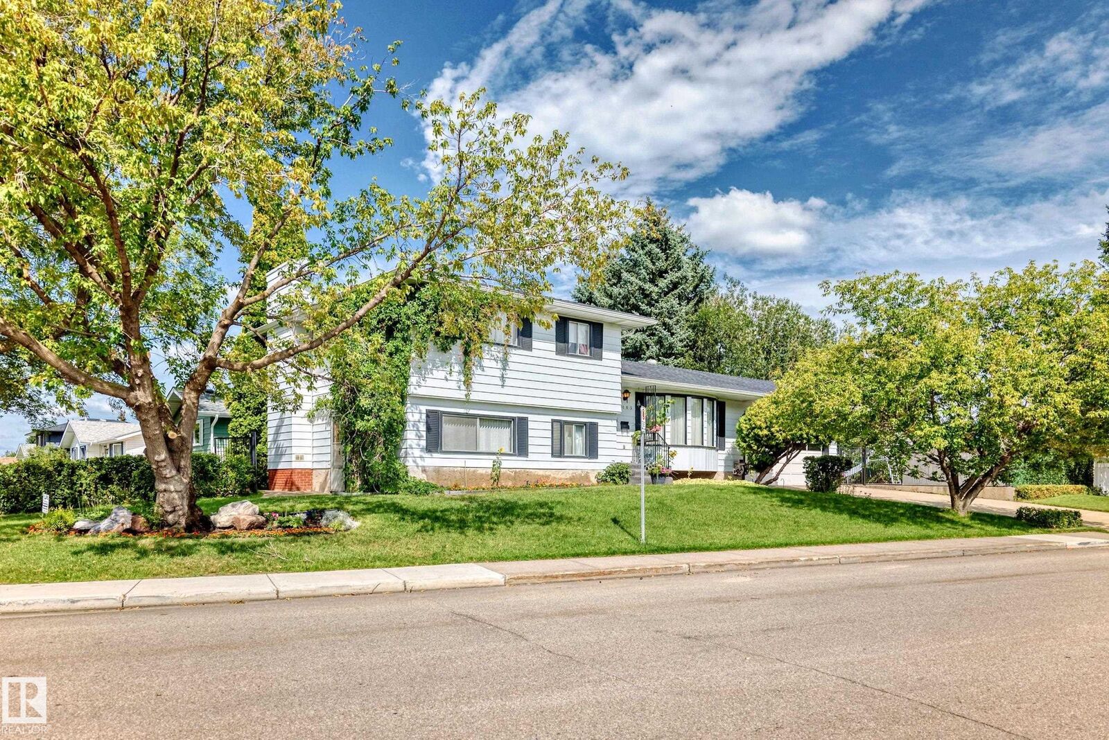 Property Photo:  1005 Strathcona Drive  AB T8A 3L5 
