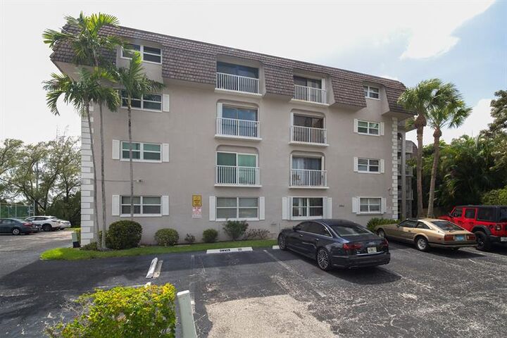 Property Photo: 5951 NE 14th Ln 308N FL 33334