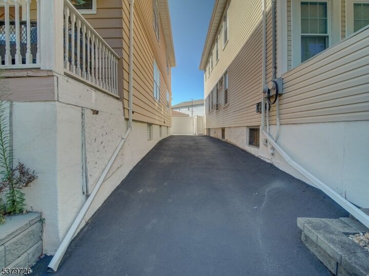 Property Photo: 727 Bonnett St 2 NJ 07202