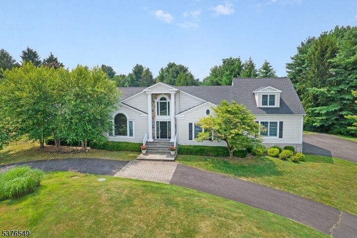 Property Photo:  18 Kerby Ln  NJ 07945 