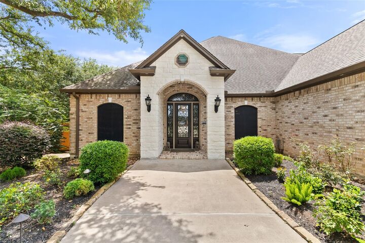 Property Photo:  1105 Oak Park Drive  TX 77515 