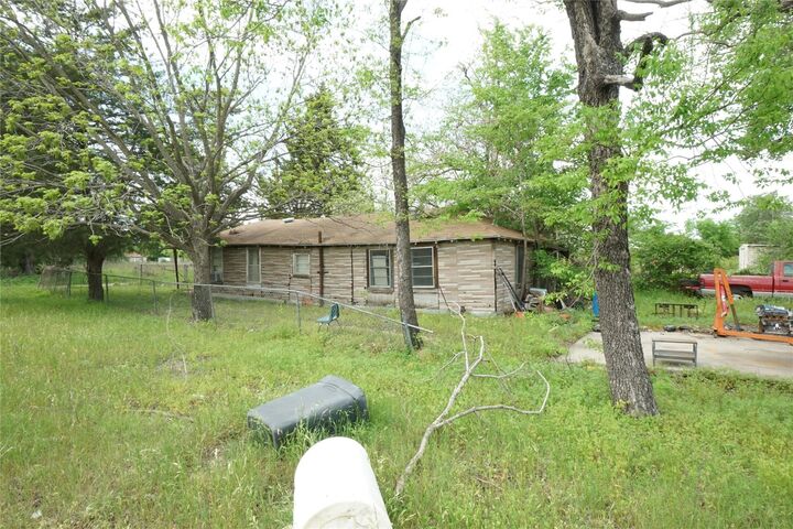 Property Photo:  1003 N Jefferson Avenue  TX 76520 