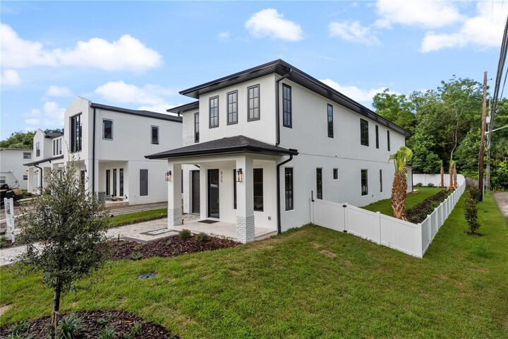 Property Photo: 925 Lake Emerald Drive FL 32806