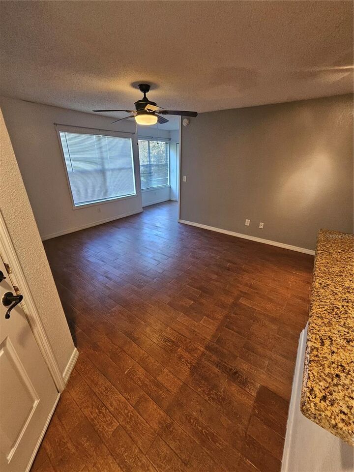 Property Photo: 5128 Conroy Road 15 FL 32811