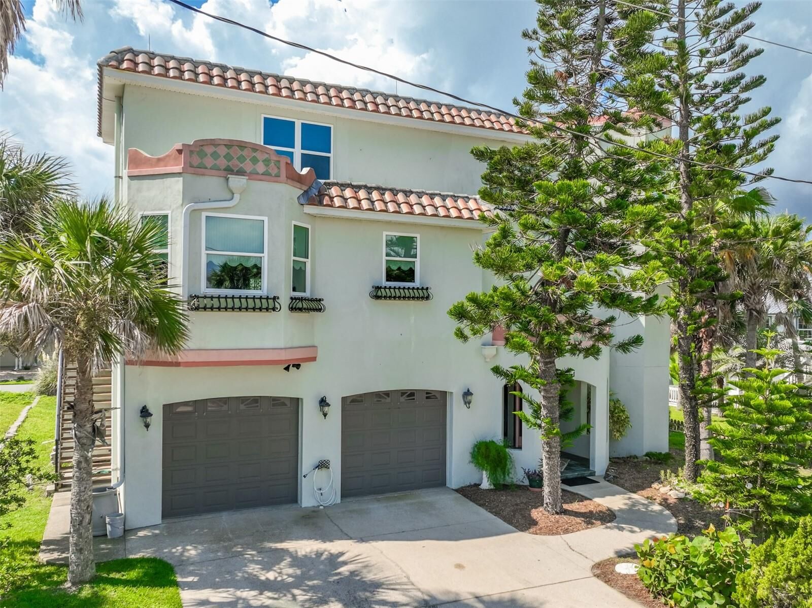 Property Photo: 54 Ocean St FL 32137