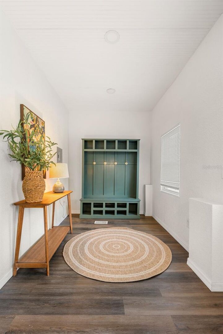 Property Photo: 2540 Sanford Avenue FL 32773
