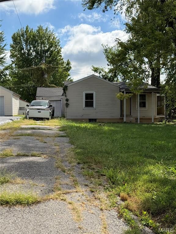 Property Photo: 310 Ames Place MO 63135