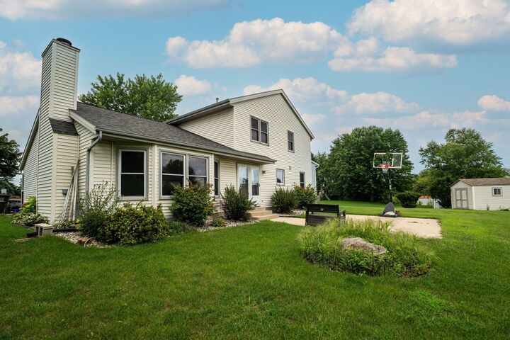 Property Photo: 7258 S Countryside Ct WI 53132