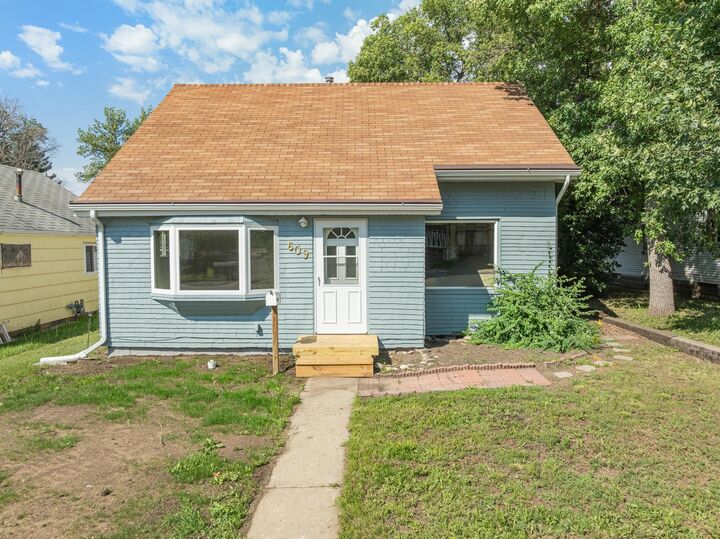 609 13th St NE  Minot ND 58703 photo