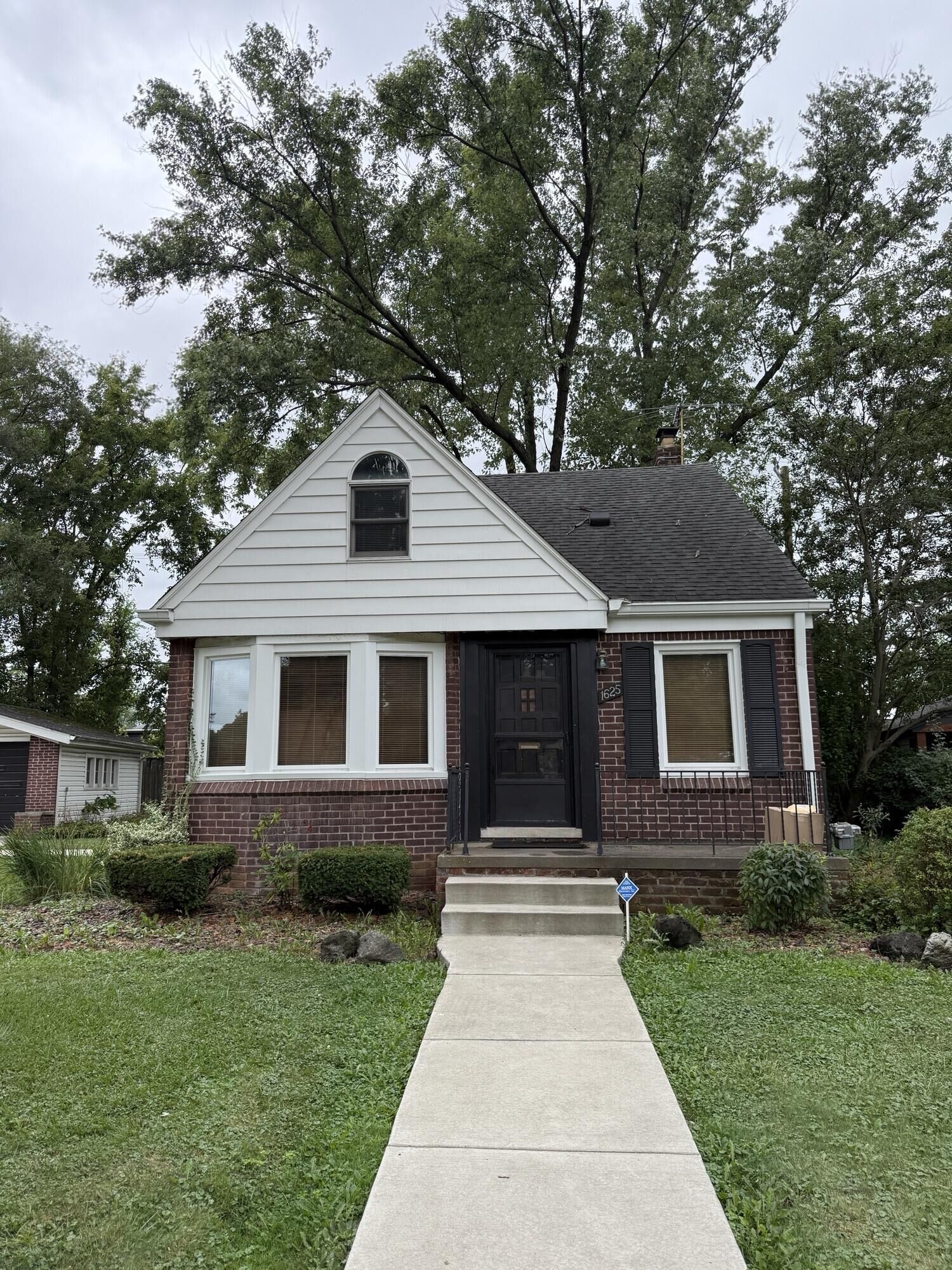 Property Photo: 1625 W Farnum Avenue MI 48067