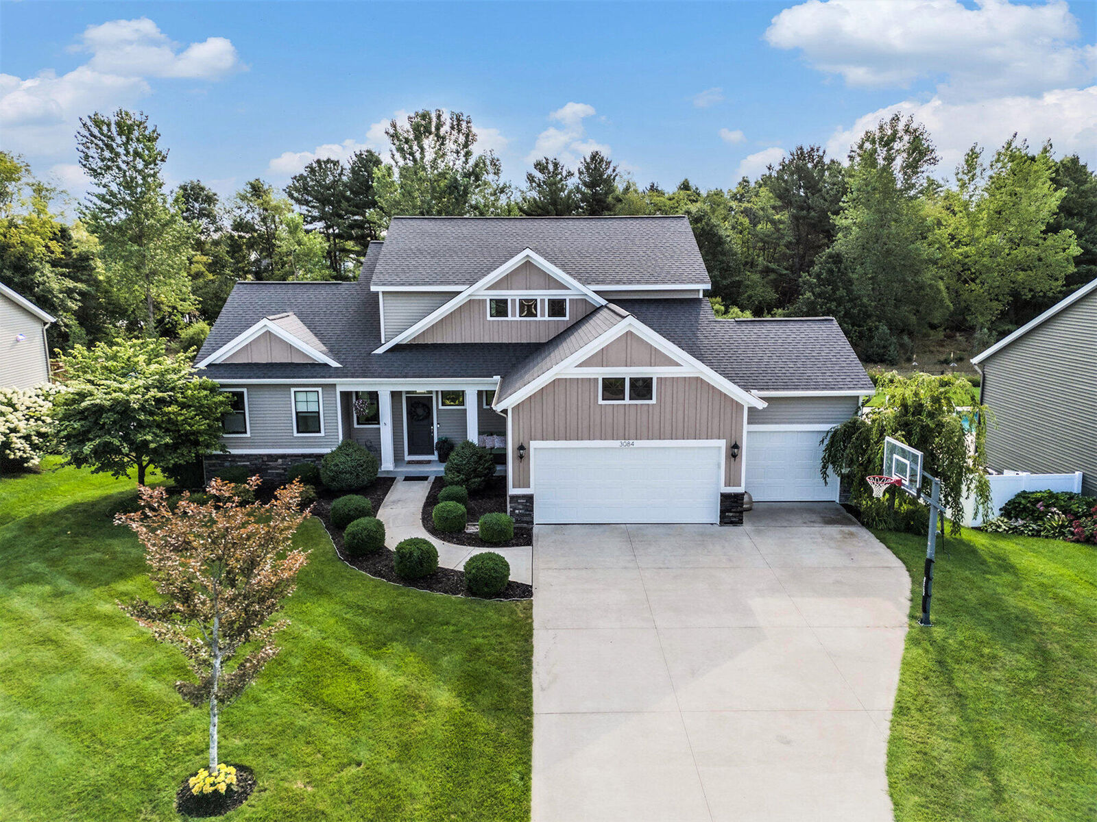 Property Photo:  3084 Peachleaf Court  MI 49424 