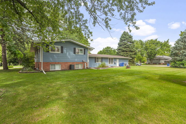 Property Photo:  613 N First Street  IL 60119 