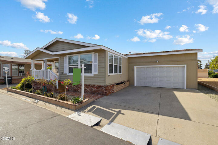 Property Photo: 139 Dickens Circle 139 CA 93003