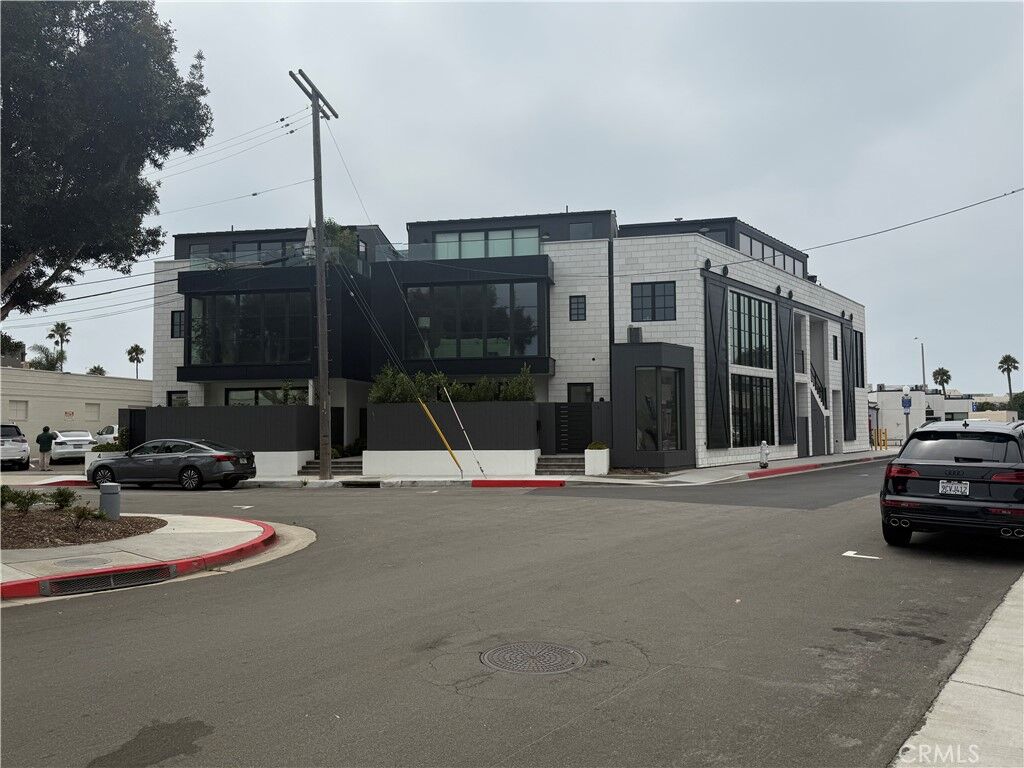 Property Photo:  412 29th Street B  CA 92663 