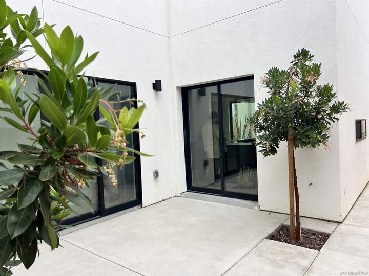 Property Photo:  