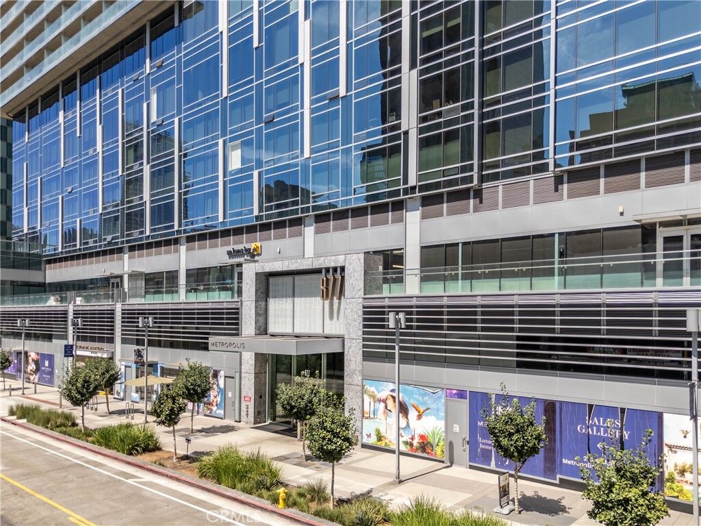 Property Photo:  877 Francisco Street 819  CA 90017 