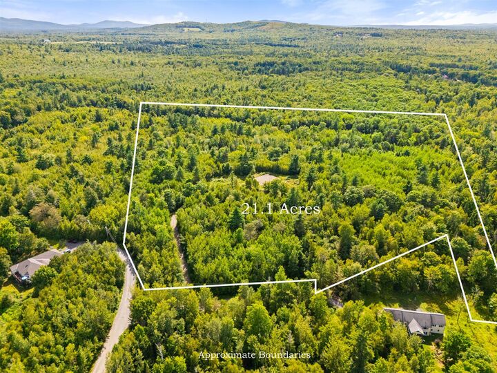 Property Photo:  27 Bowling Green Lane  ME 04915 