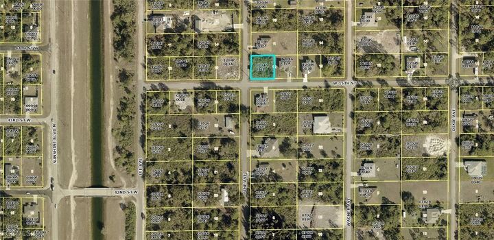 Property Photo: 2006 W 15th Street FL 33972