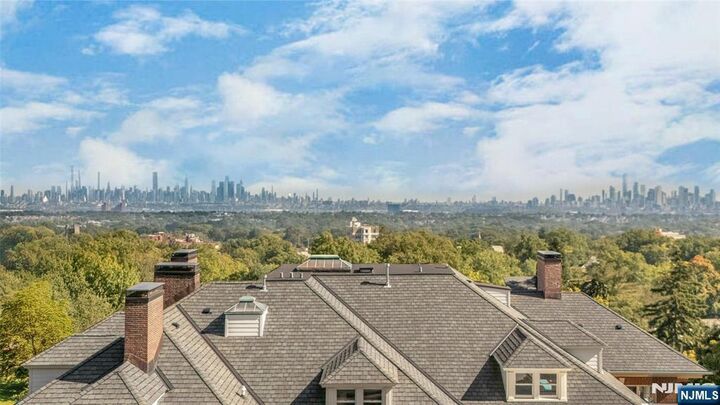 Property Photo:  88 S Mountain Avenue  NJ 07042 