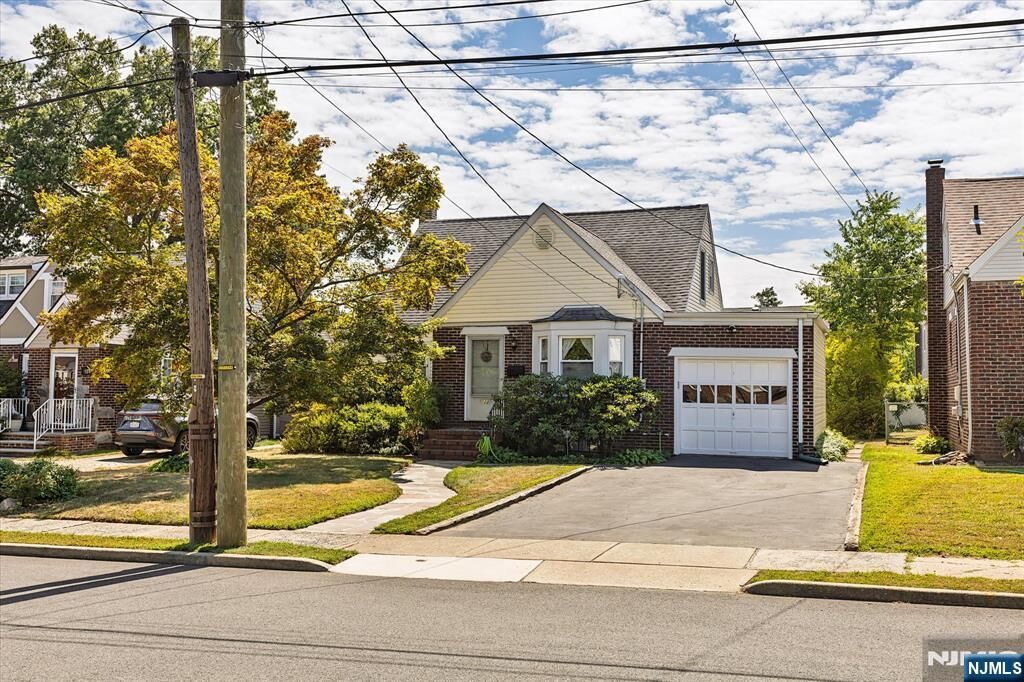 Property Photo:  122 Hartwich Street  NJ 07607 