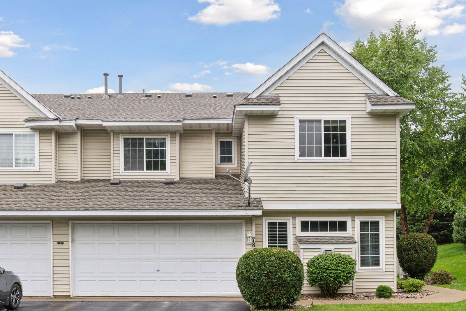 Property Photo: 7846 Autumn Ridge Avenue MN 55317
