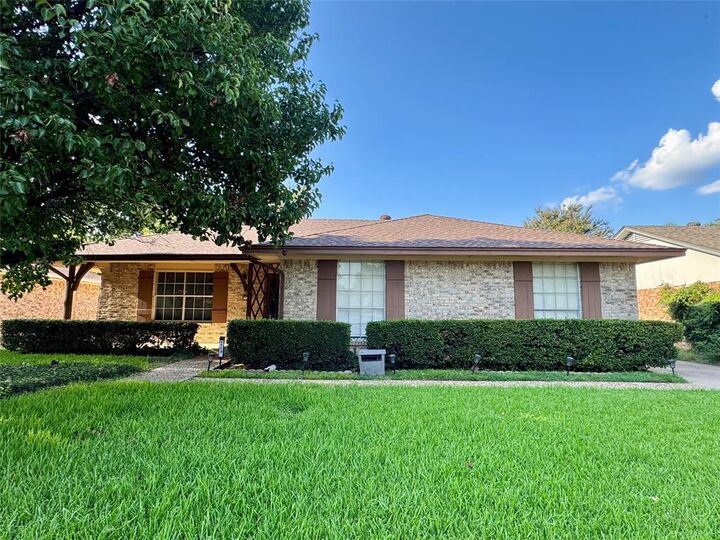 Property Photo:  1113 Janell Drive  TX 75062 