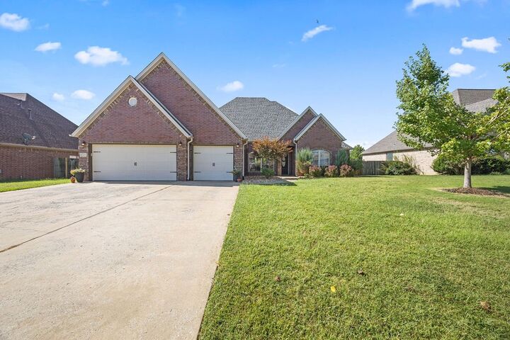 Property Photo: 2701 SW Azalea Avenue AR 72713