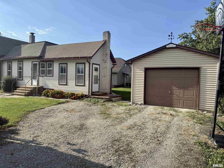 Property Photo: 209 S Broad Street IL 61448