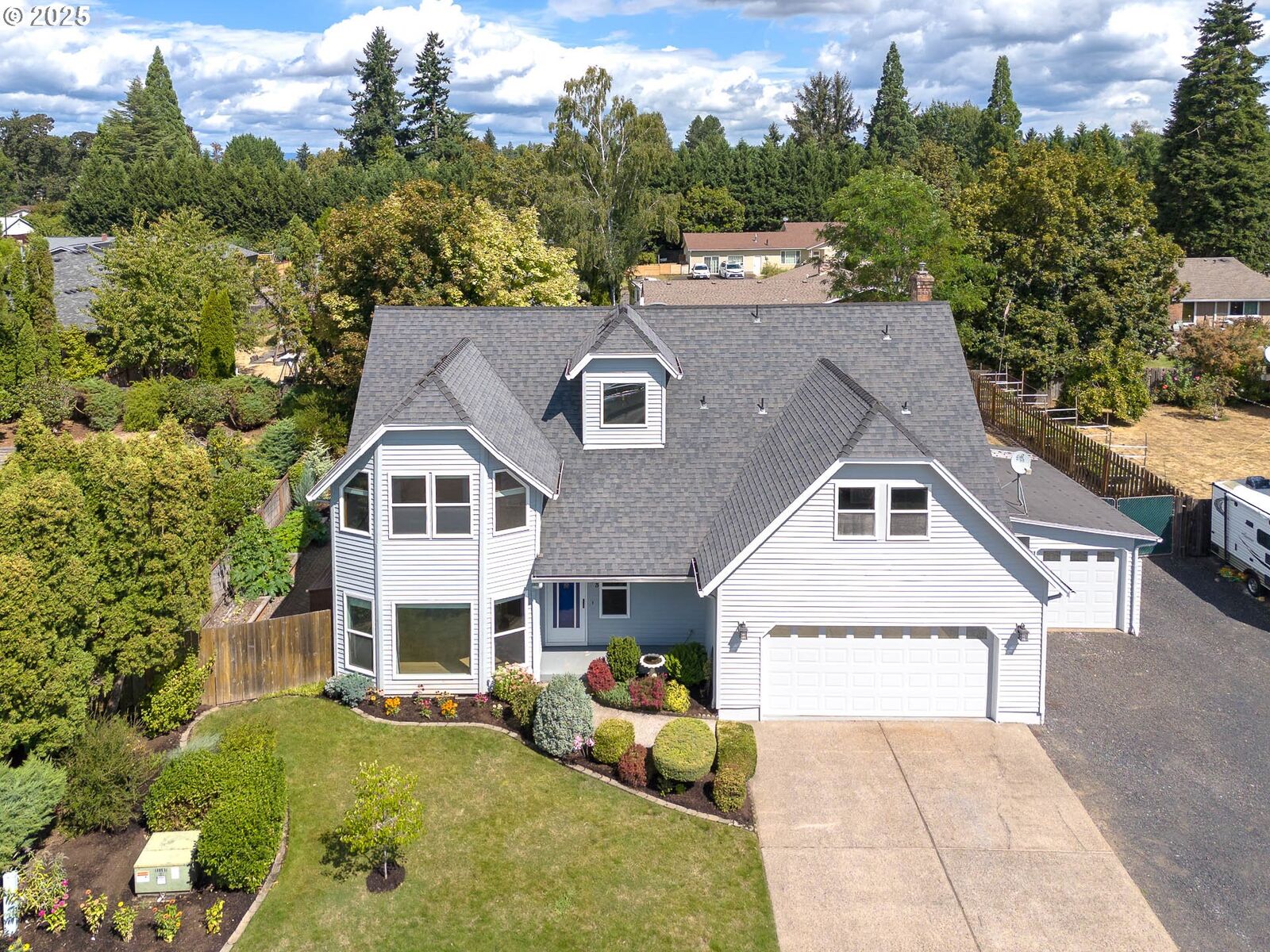 Property Photo: 753 NE Baldwin St OR 97124