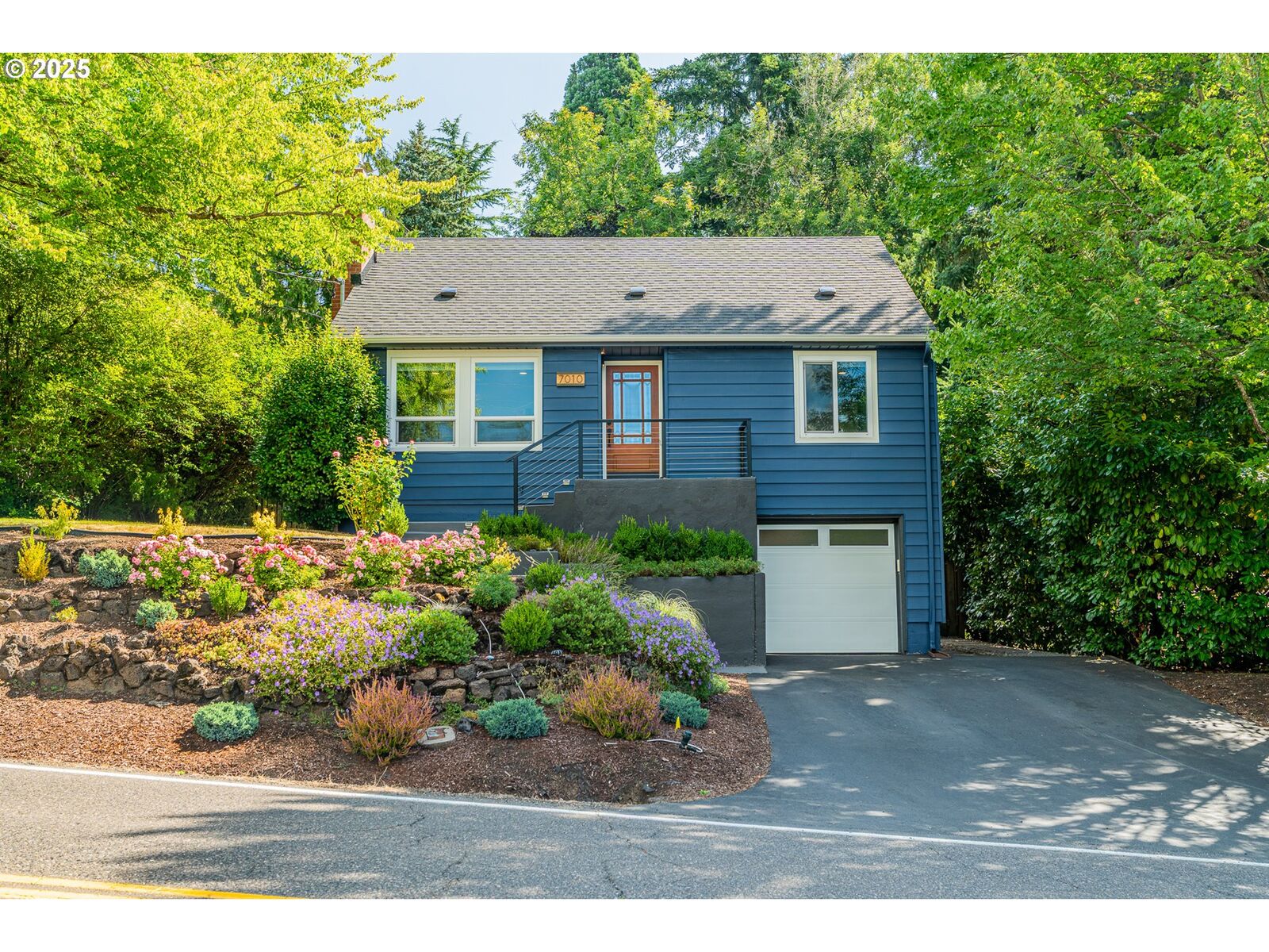 Property Photo:  7010 SW 35th Ave  OR 97219 