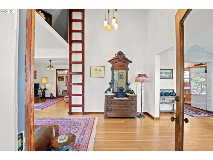 Property Photo: 11405 SW 47th Ave OR 97219