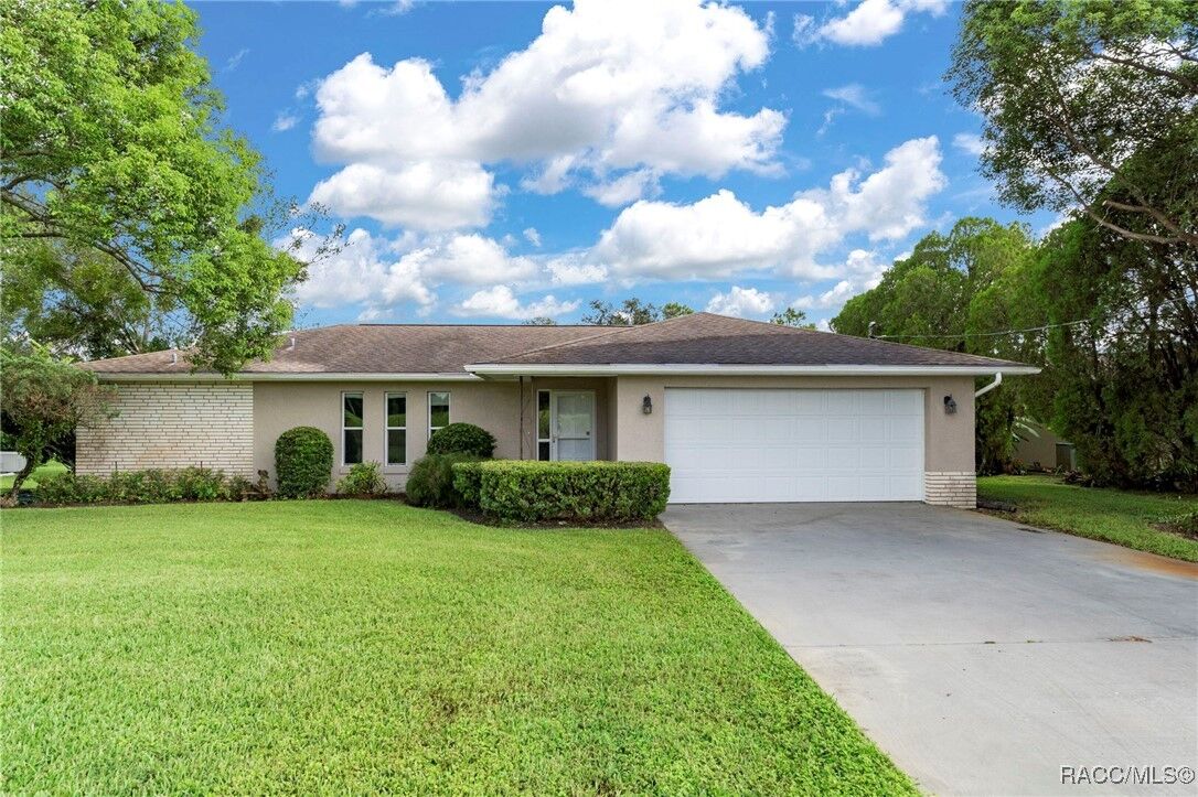 Property Photo:  8505 E Sandpiper Drive  FL 34450 
