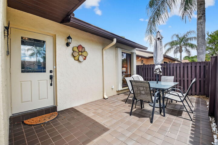 Property Photo:  612 Sea Pine Way F  FL 33415 