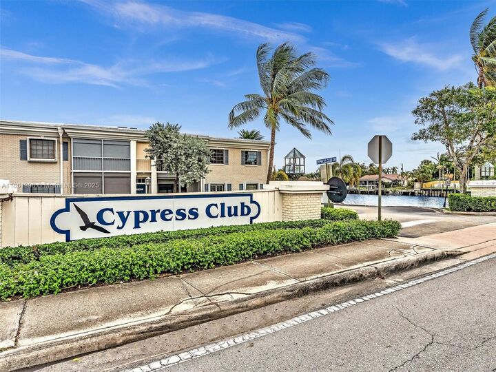 Property Photo: 120 Cypress Club Dr 202 FL 33060