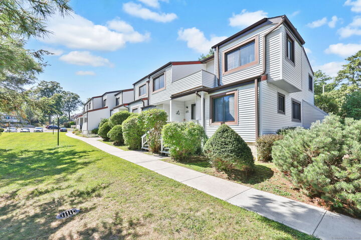 Property Photo:  231 Cottonwood Road 231  CT 06111 
