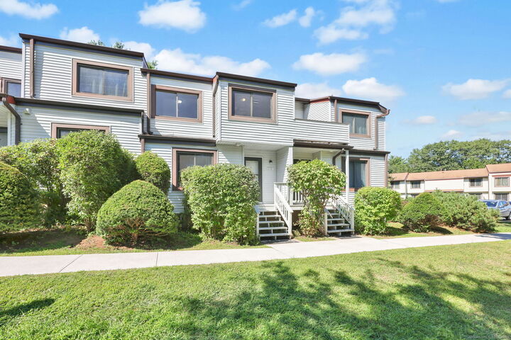 Property Photo: 231 Cottonwood Road 231 CT 06111