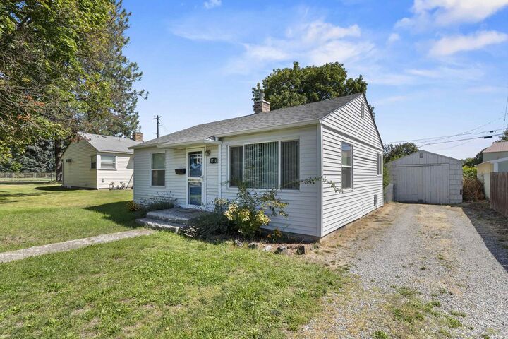 Property Photo: 5724 N Alberta St WA 99205