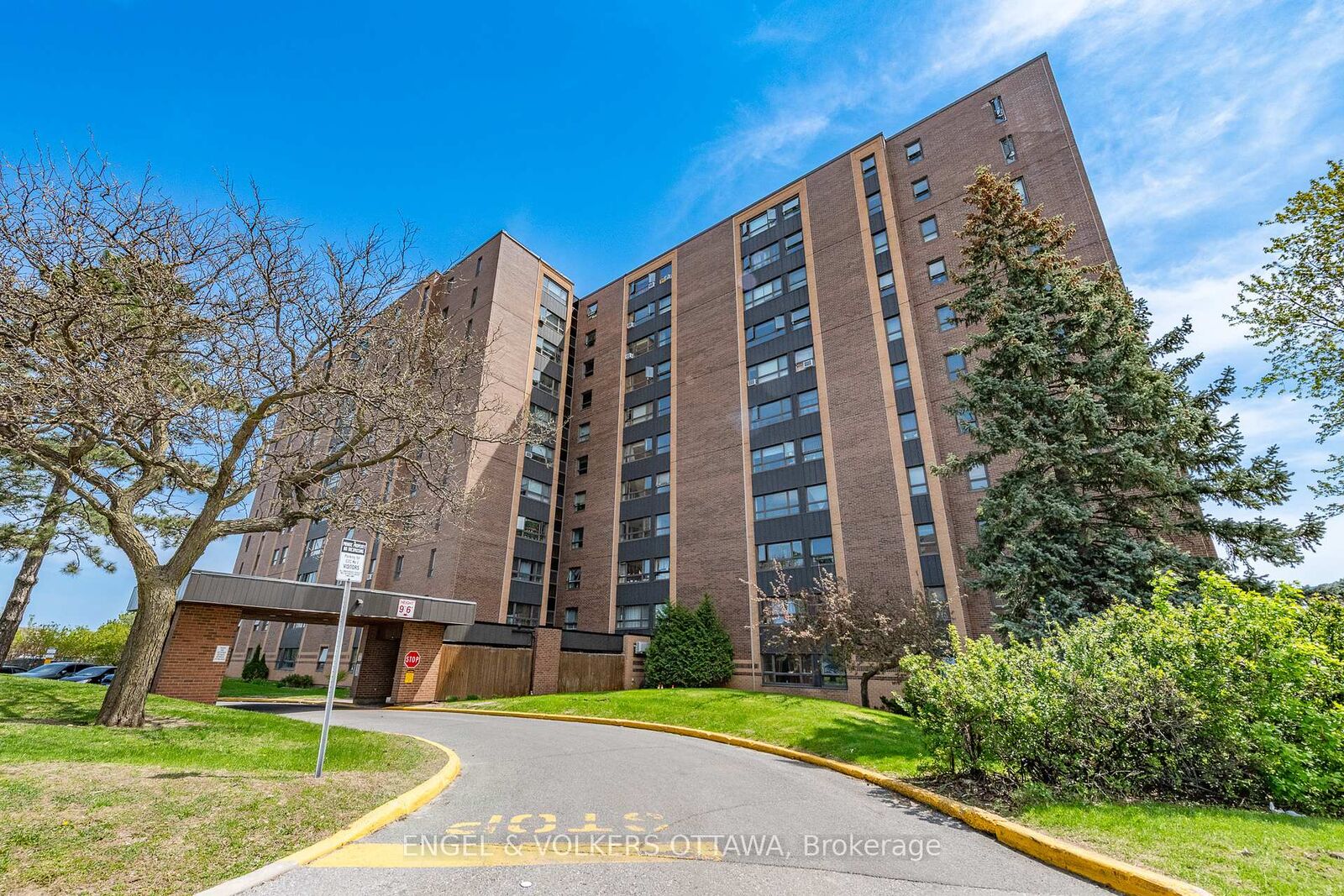 Property Photo: 1356 Meadowlands Drive E 8 ON K2E 6K6