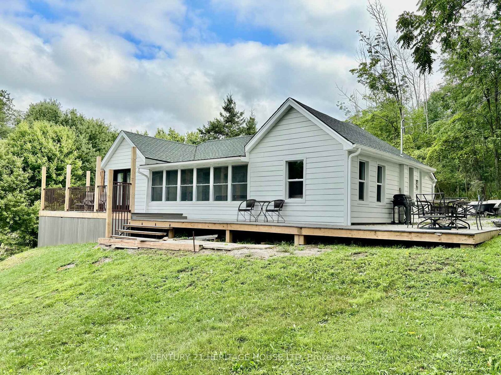 Property Photo: 3490 Waneeta Drive ON N5H 2R2