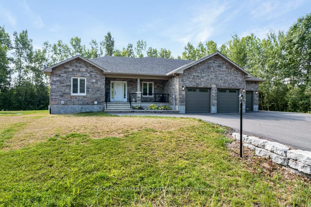 Property Photo: 22 Rideau Crossing Crescent ON K0G 1J0