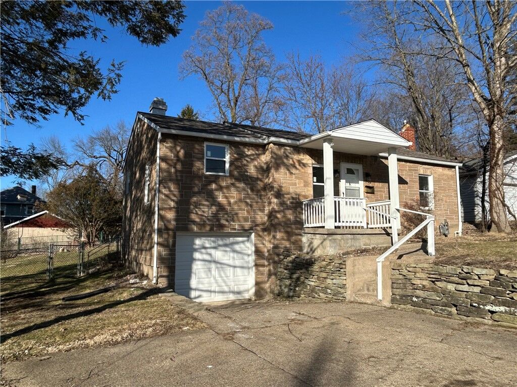 Property Photo:  1611 Reynolds Street  PA 15147 