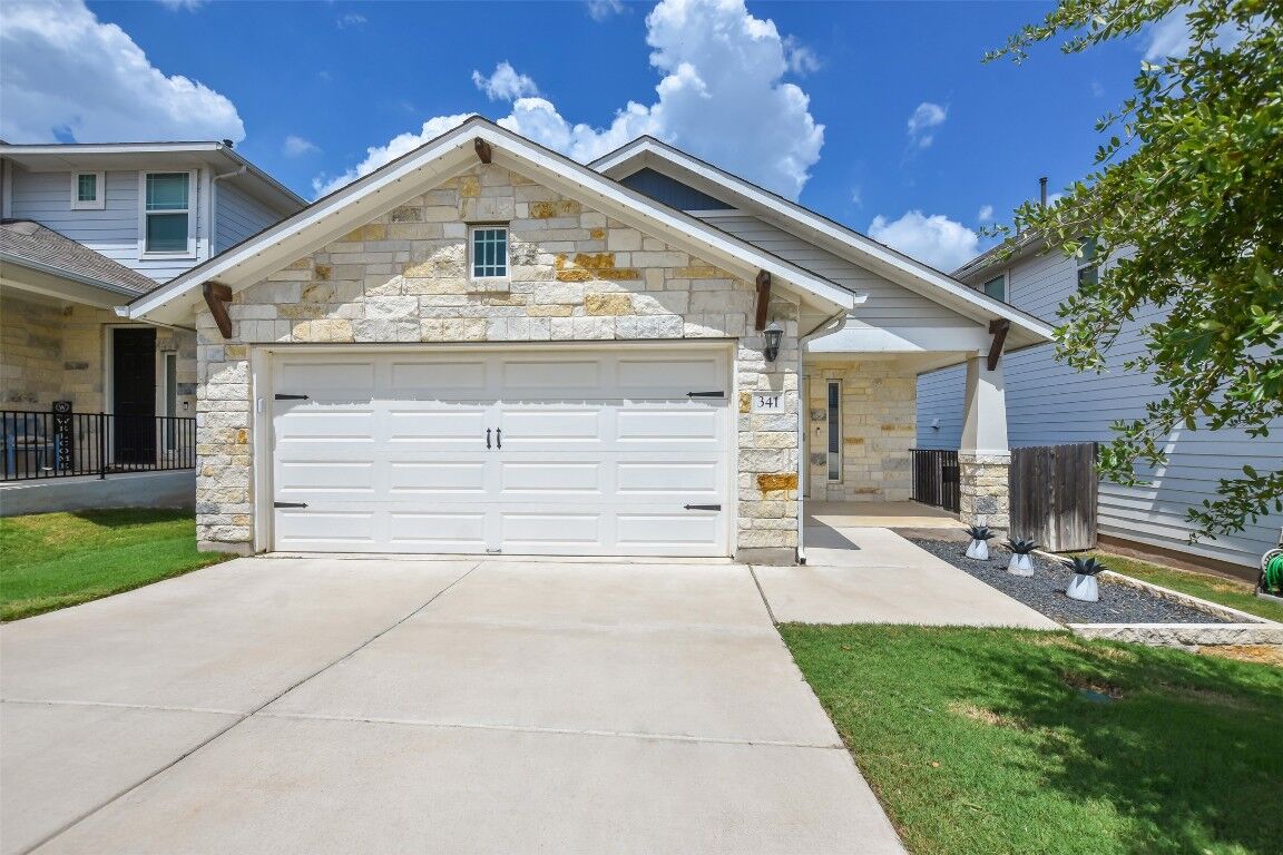 Property Photo: 341 Gaida Loop TX 78628