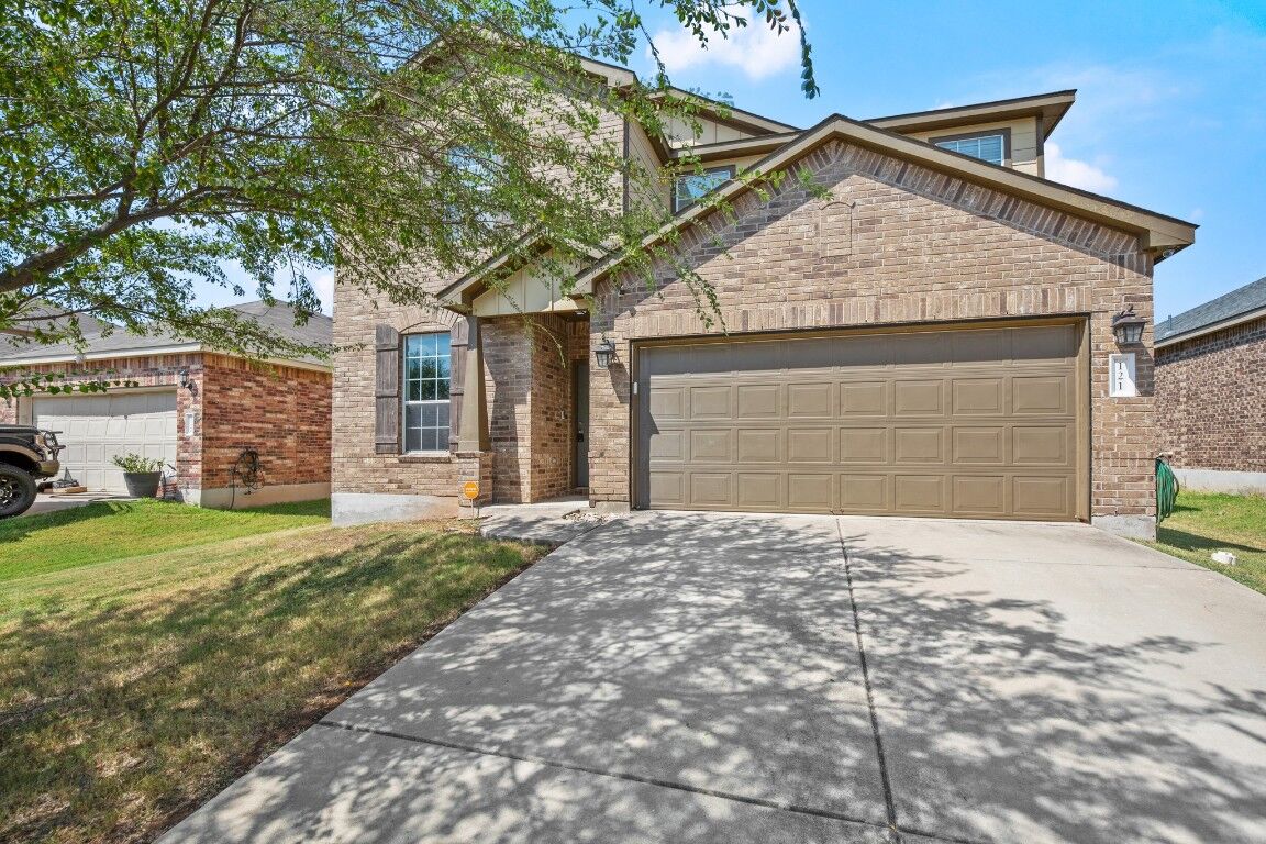 Property Photo:  121 Marcheeta Way  TX 78641 