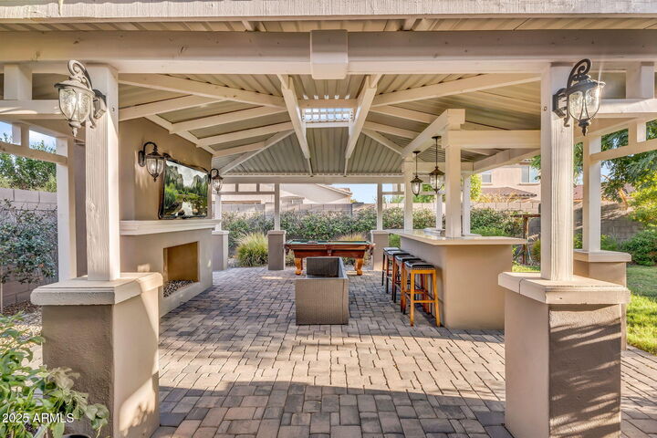 Property Photo: 2327 W Farrier Way AZ 85144